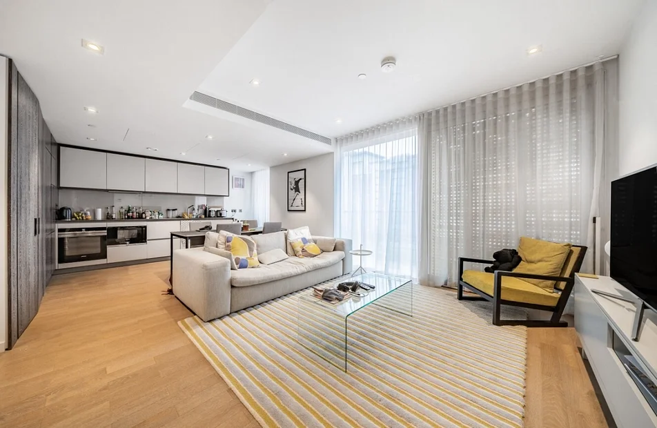 Flat Kirtling Street in Greater London