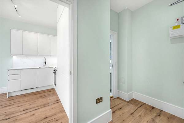 Flat Sinclair Road in Greater London