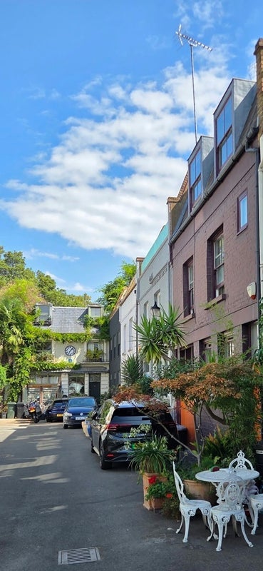 Room Ruston Mews in Greater London