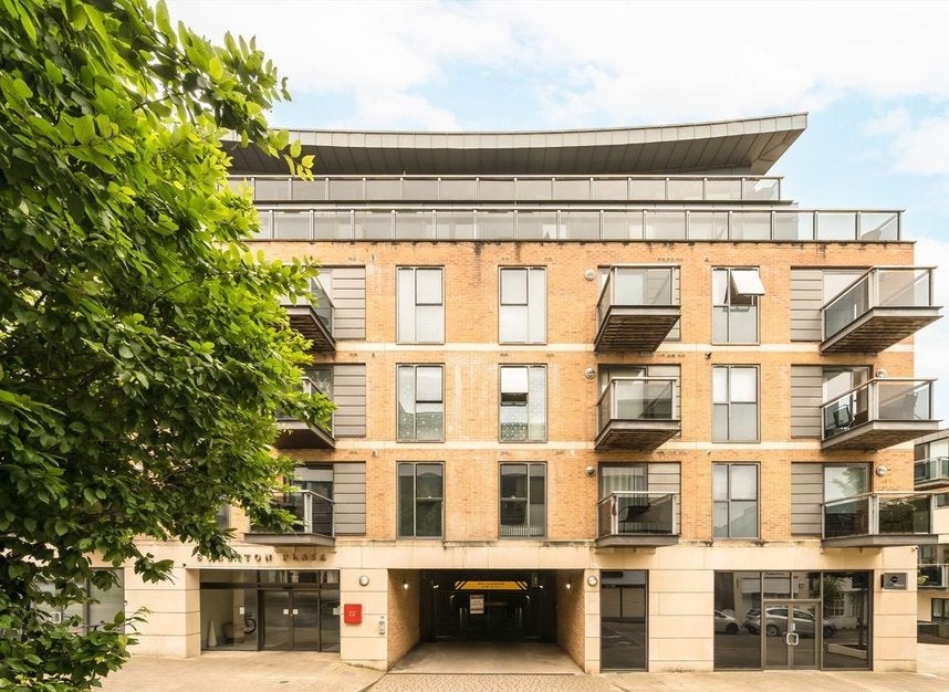 Flat St Mary's Road in Greater London