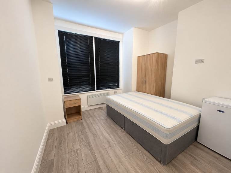 Flat Sellincourt Road in Greater London