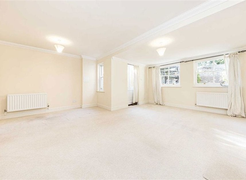 House Admiralty Way in Greater London