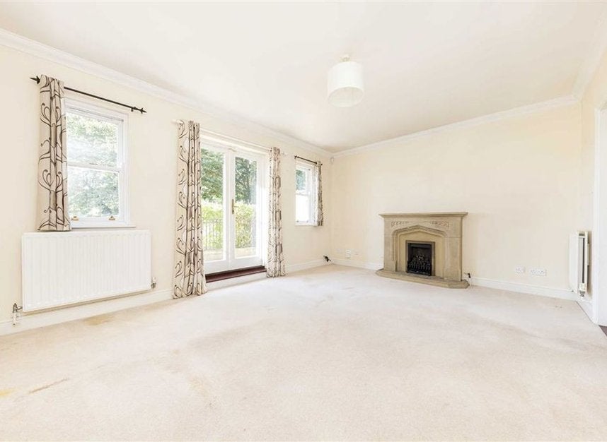 House Admiralty Way in Greater London