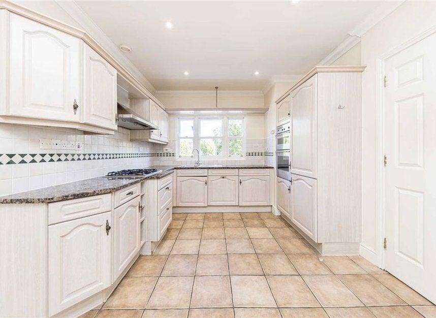 House Admiralty Way in Greater London