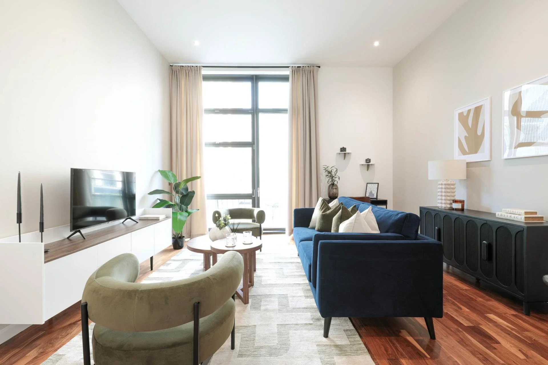 Flat South Quay Square in Greater London