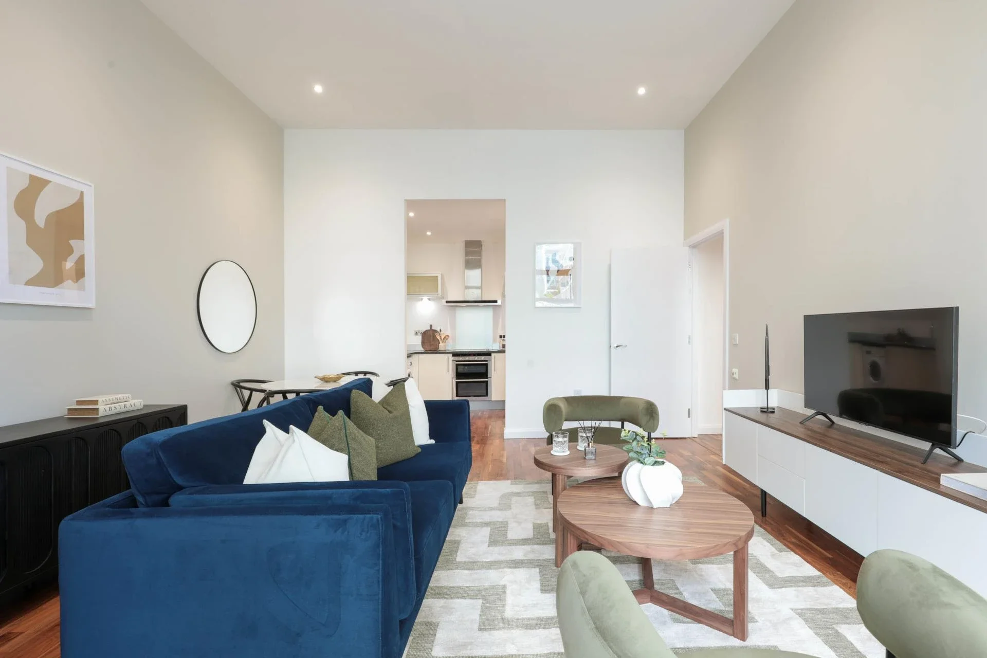 Flat South Quay Square in Greater London