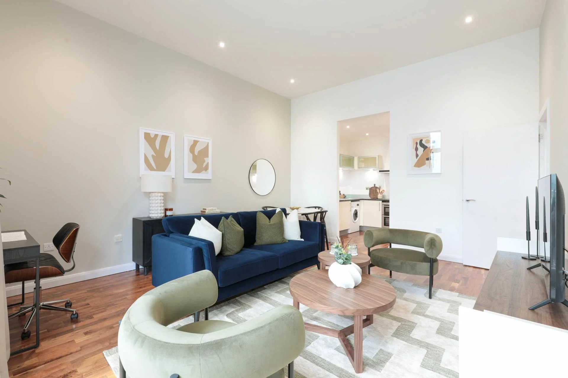 Flat South Quay Square in Greater London
