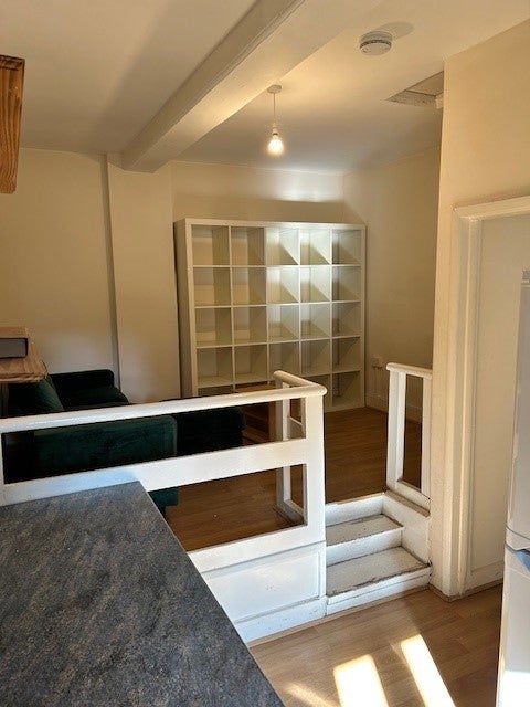 Flat Kingsland Road in Greater London