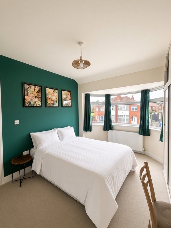 Room Riddings Road in Trafford