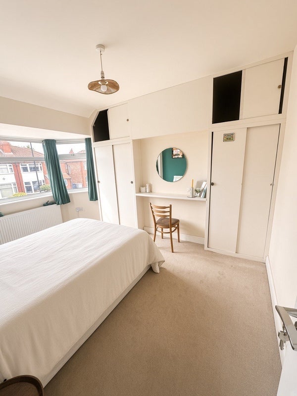 Room Riddings Road in Trafford