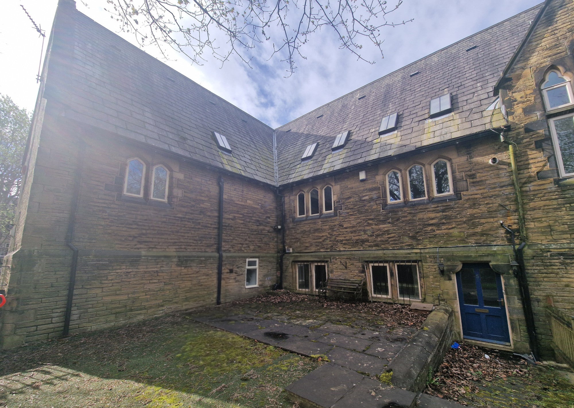 House Clayton Lane in Bradford