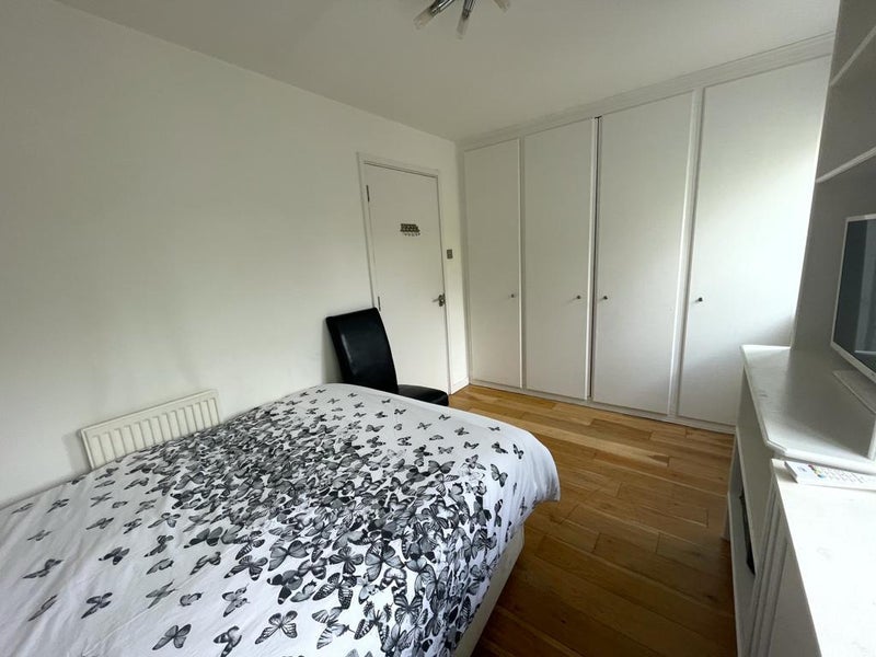 Room Barlby Road in Greater London