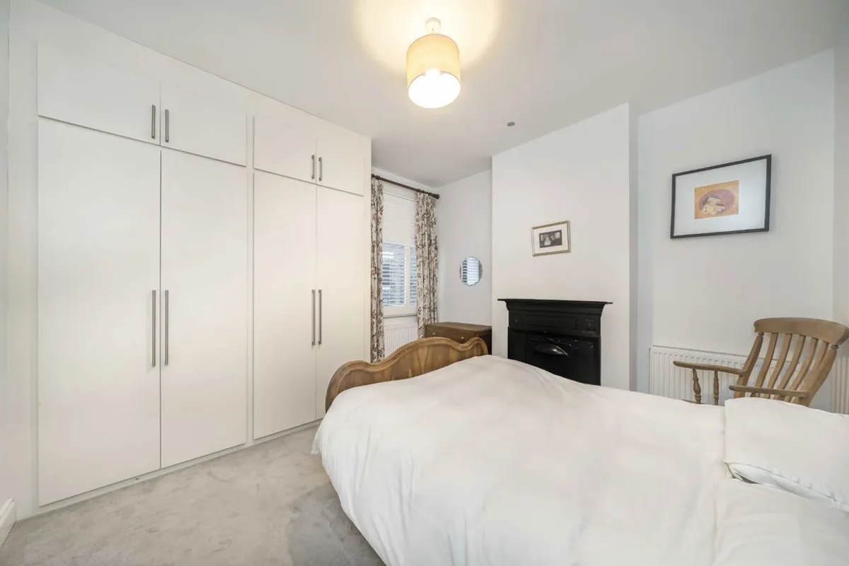 Flat Swaby Road in Greater London
