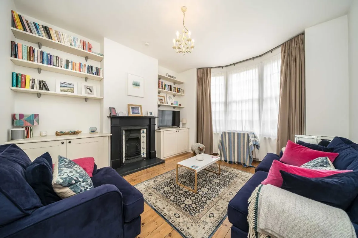 Flat Swaby Road in Greater London
