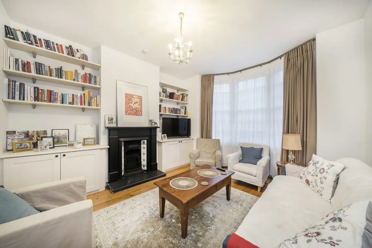 Flat Swaby Road in Greater London