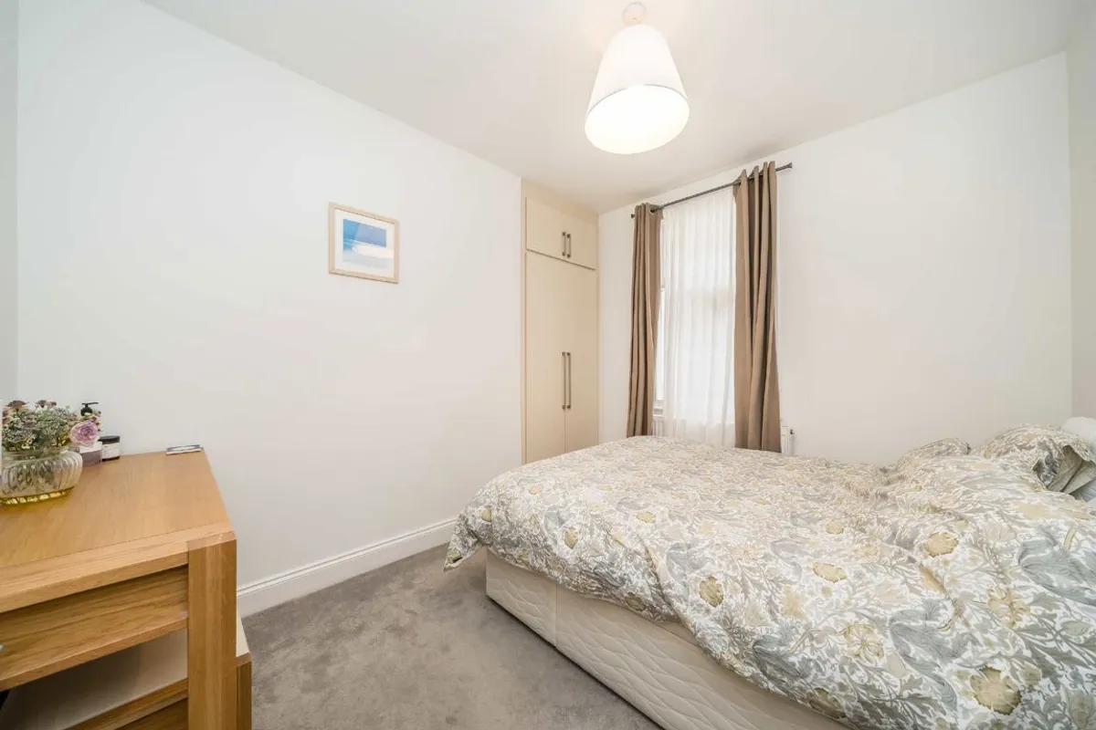 Flat Swaby Road in Greater London