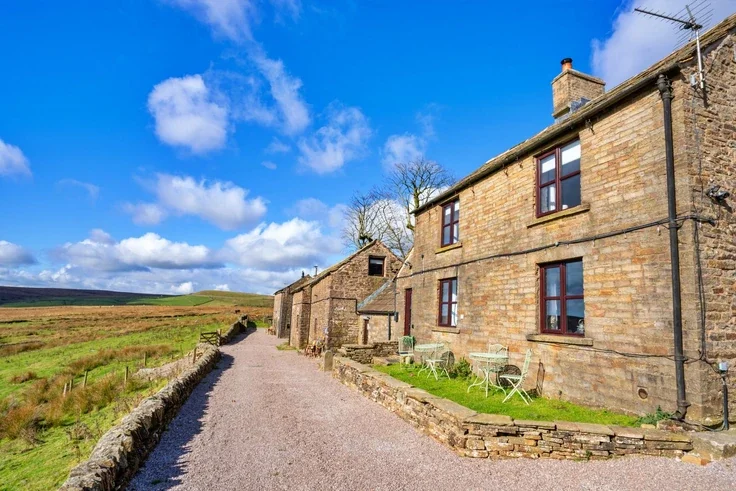 House Dry Stones Edge Road in High Peak