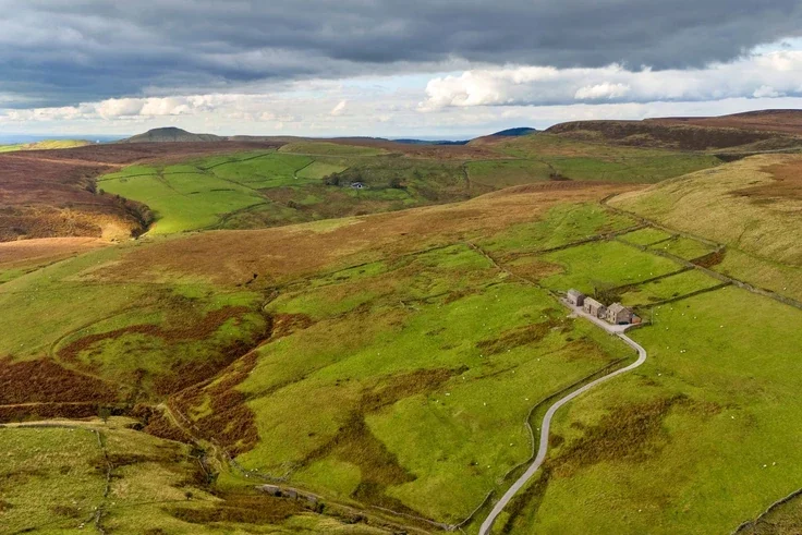 House Dry Stones Edge Road in High Peak