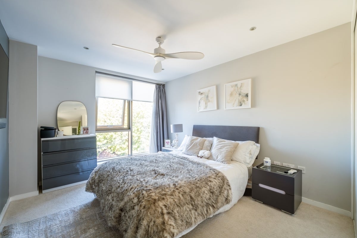 Flat Grafton Square in Greater London