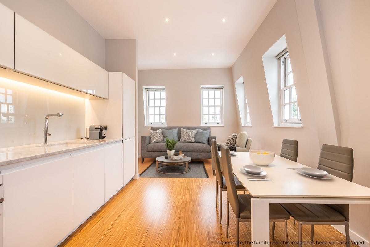 Flat Grafton Square in Greater London