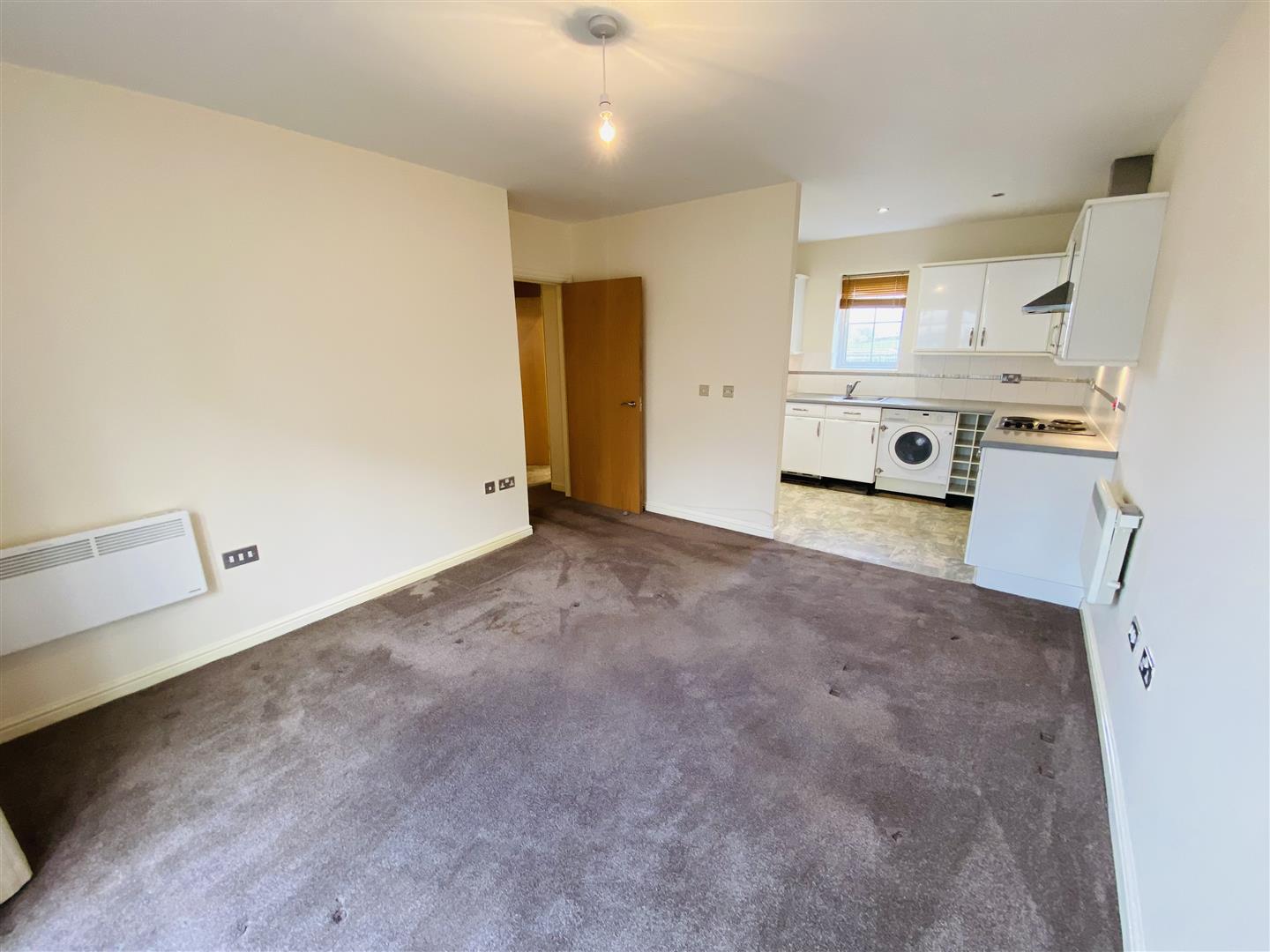 Flat Agincourt Drive in Bradford