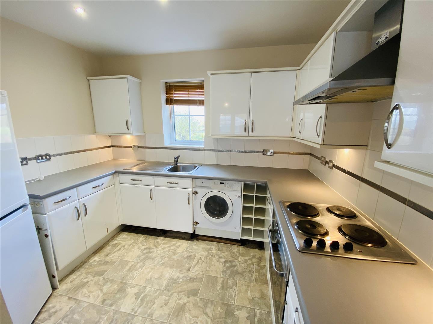 Flat Agincourt Drive in Bradford