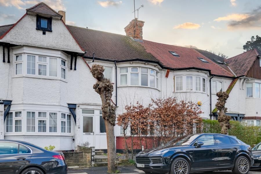 Flat Forres Gardens in Greater London