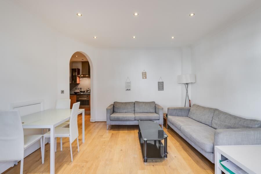 Flat Forres Gardens in Greater London