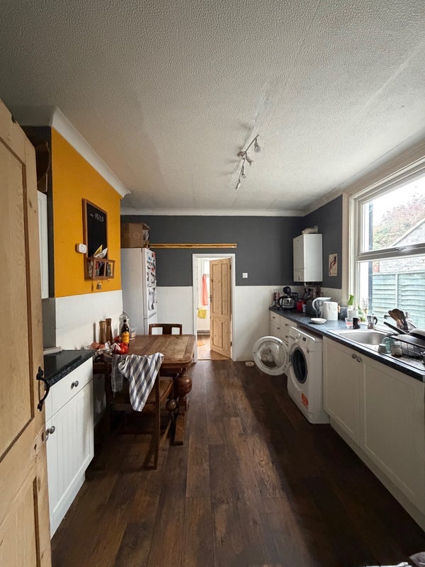Room Boundary Road in Greater London
