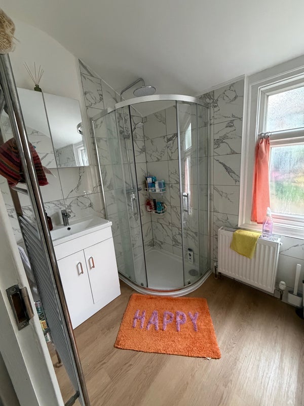 Room Boundary Road in Greater London