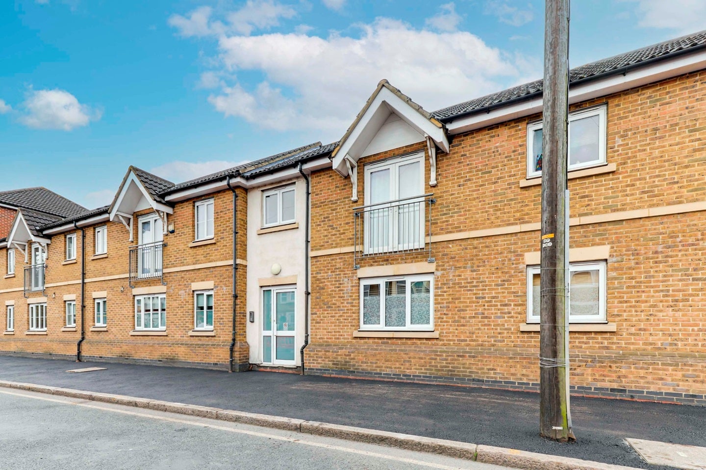 Flat Turners Hill in Cheshunt