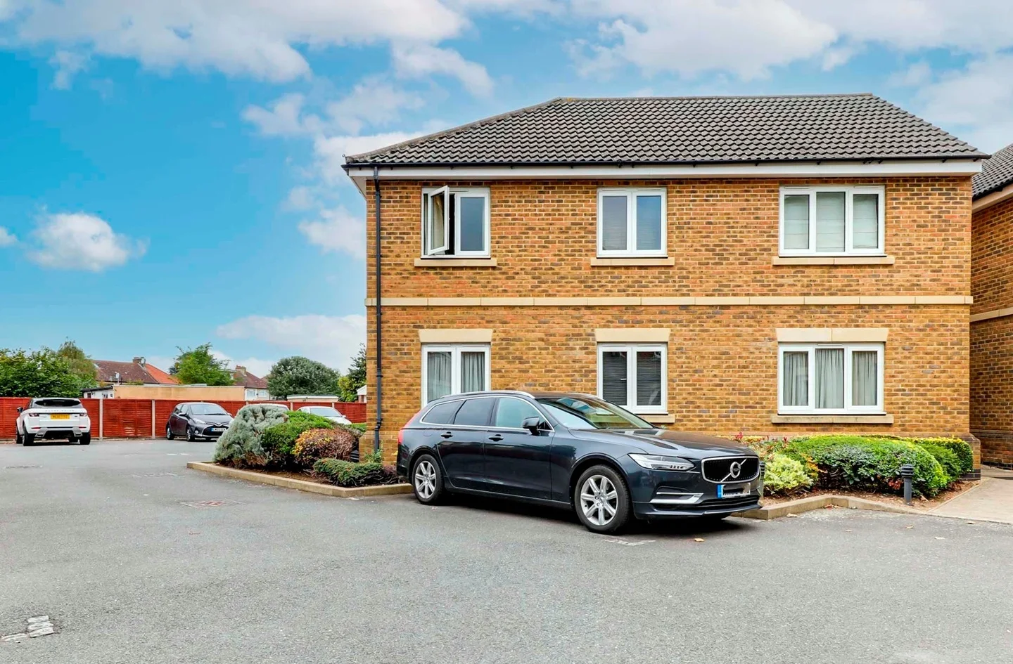 Flat Turners Hill in Cheshunt