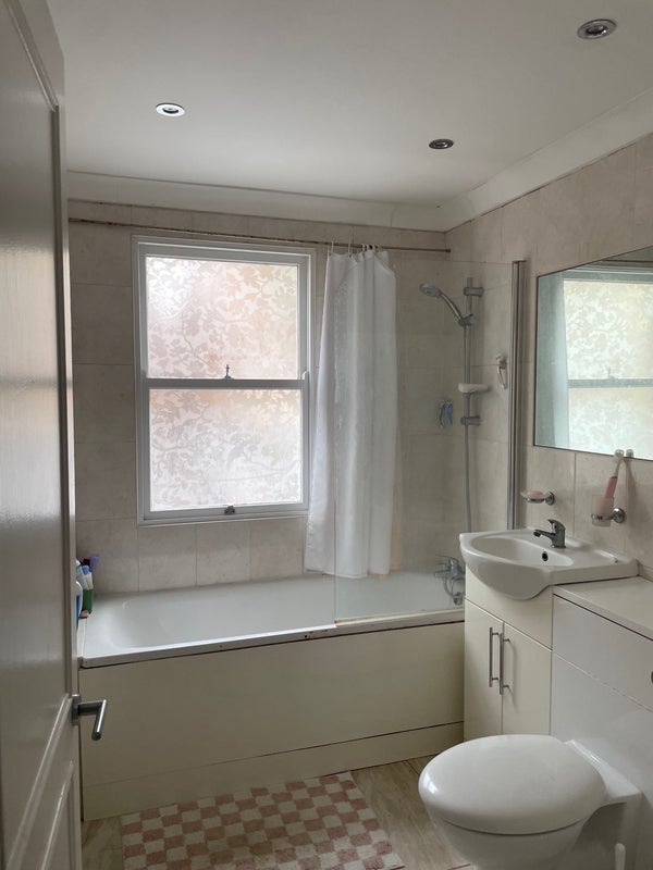 Room Claridge Court in Greater London