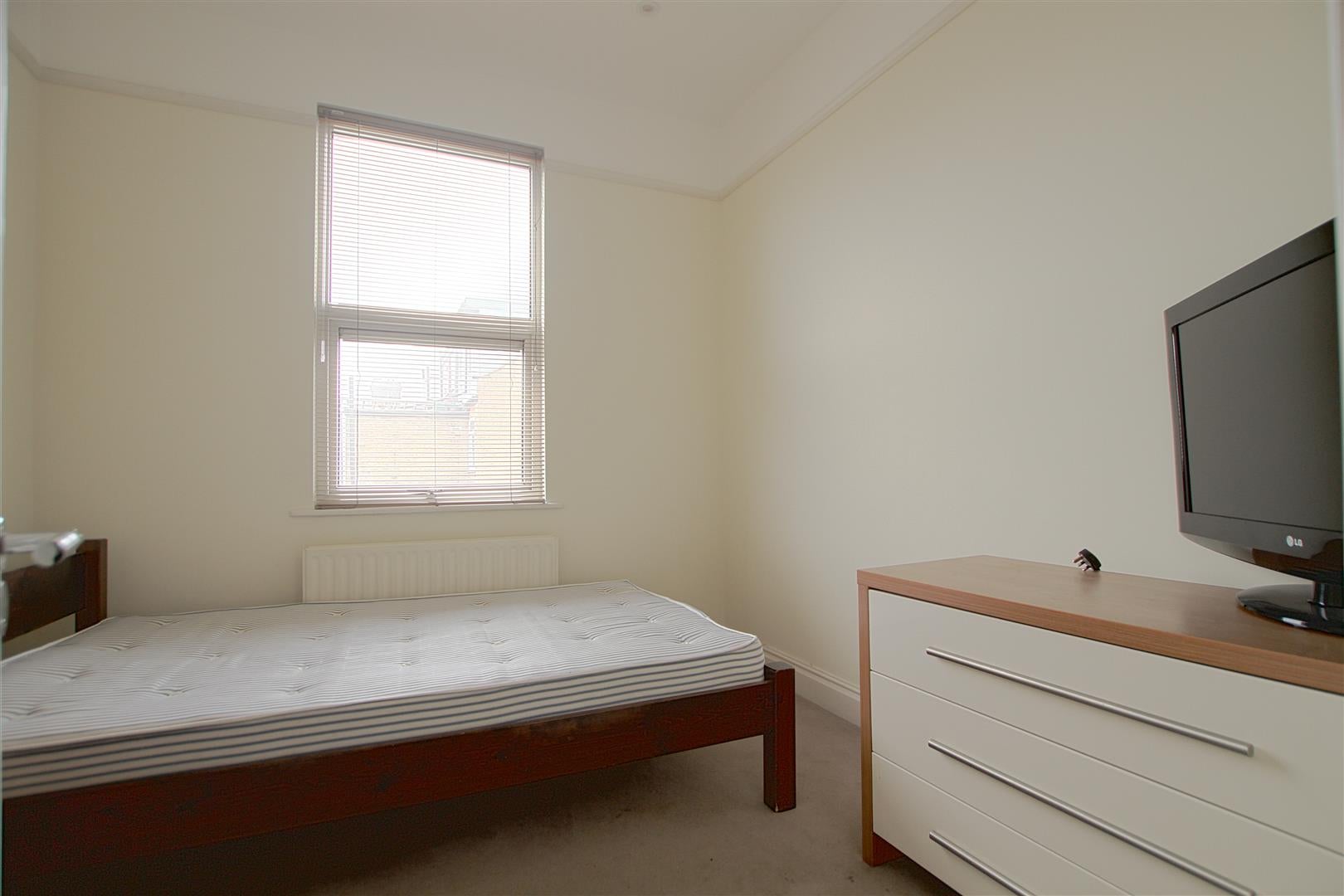 Flat Northfield Avenue in Greater London