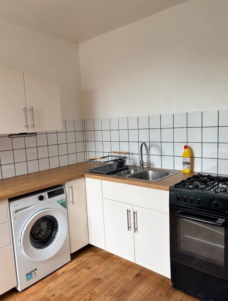 Flat Francis Road in Greater London