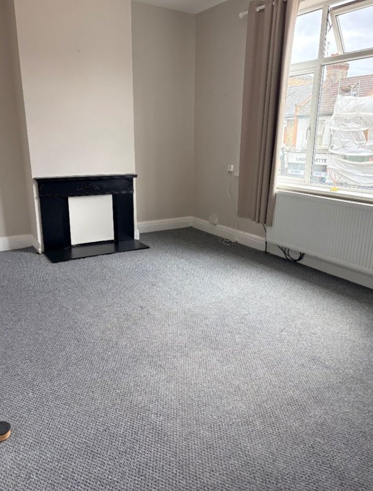 Flat Francis Road in Greater London