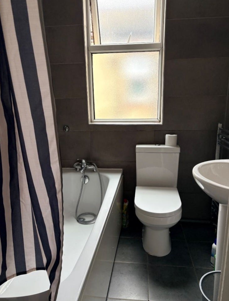 Flat Francis Road in Greater London