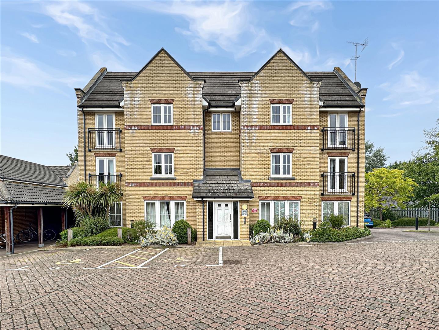 Flat Grebe Court in Cambridge