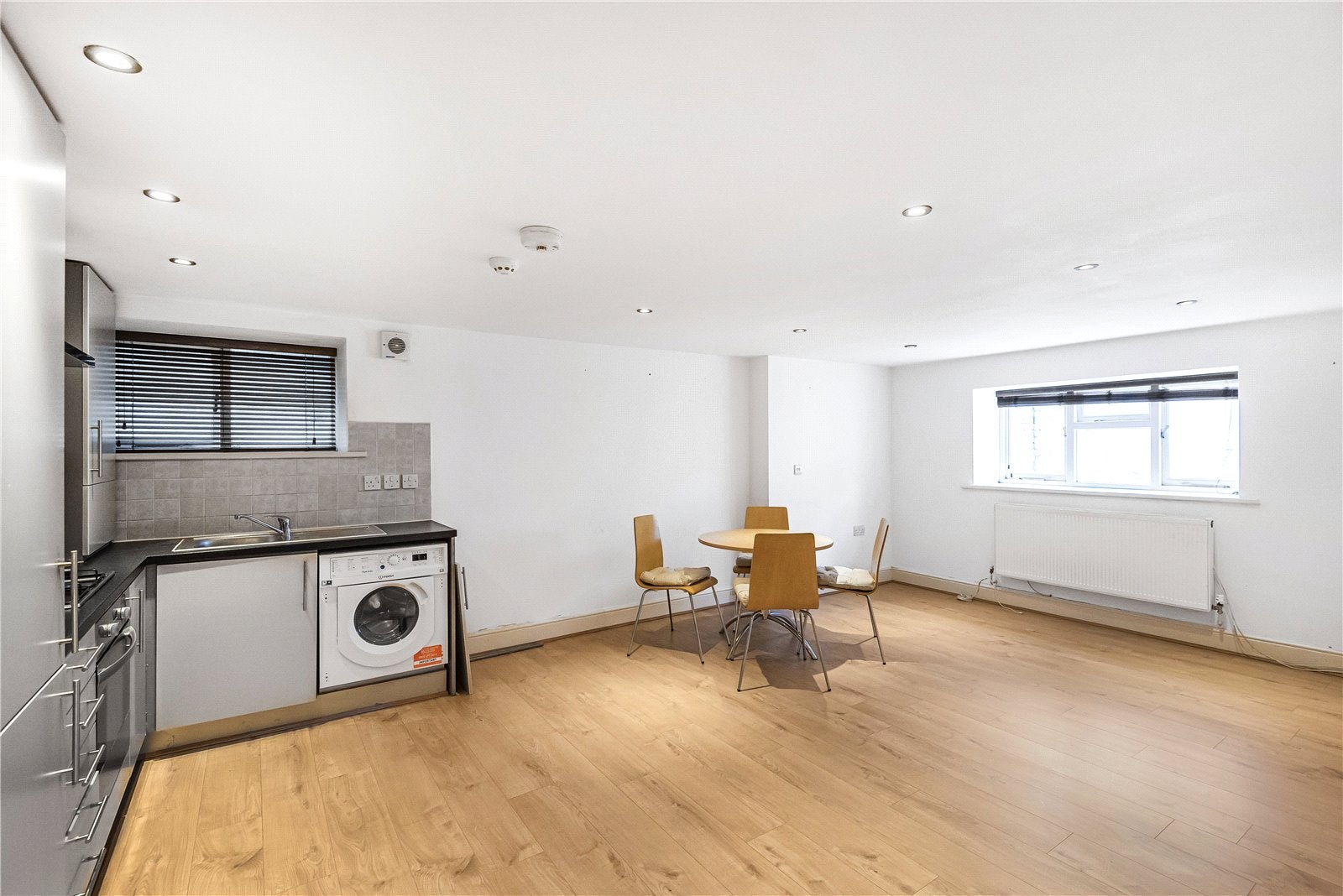 Flat Broadhurst Gardens in Greater London