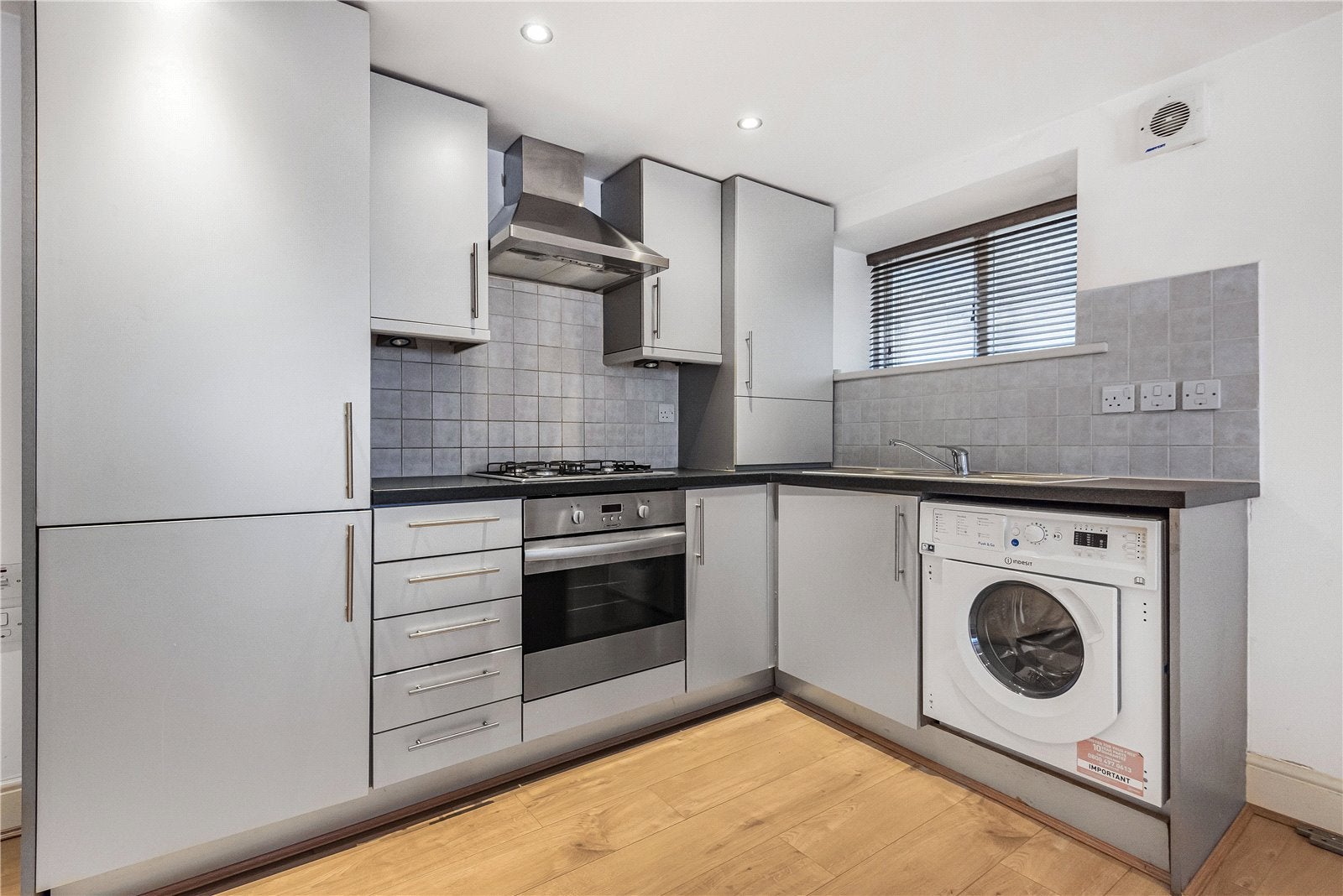 Flat Broadhurst Gardens in Greater London