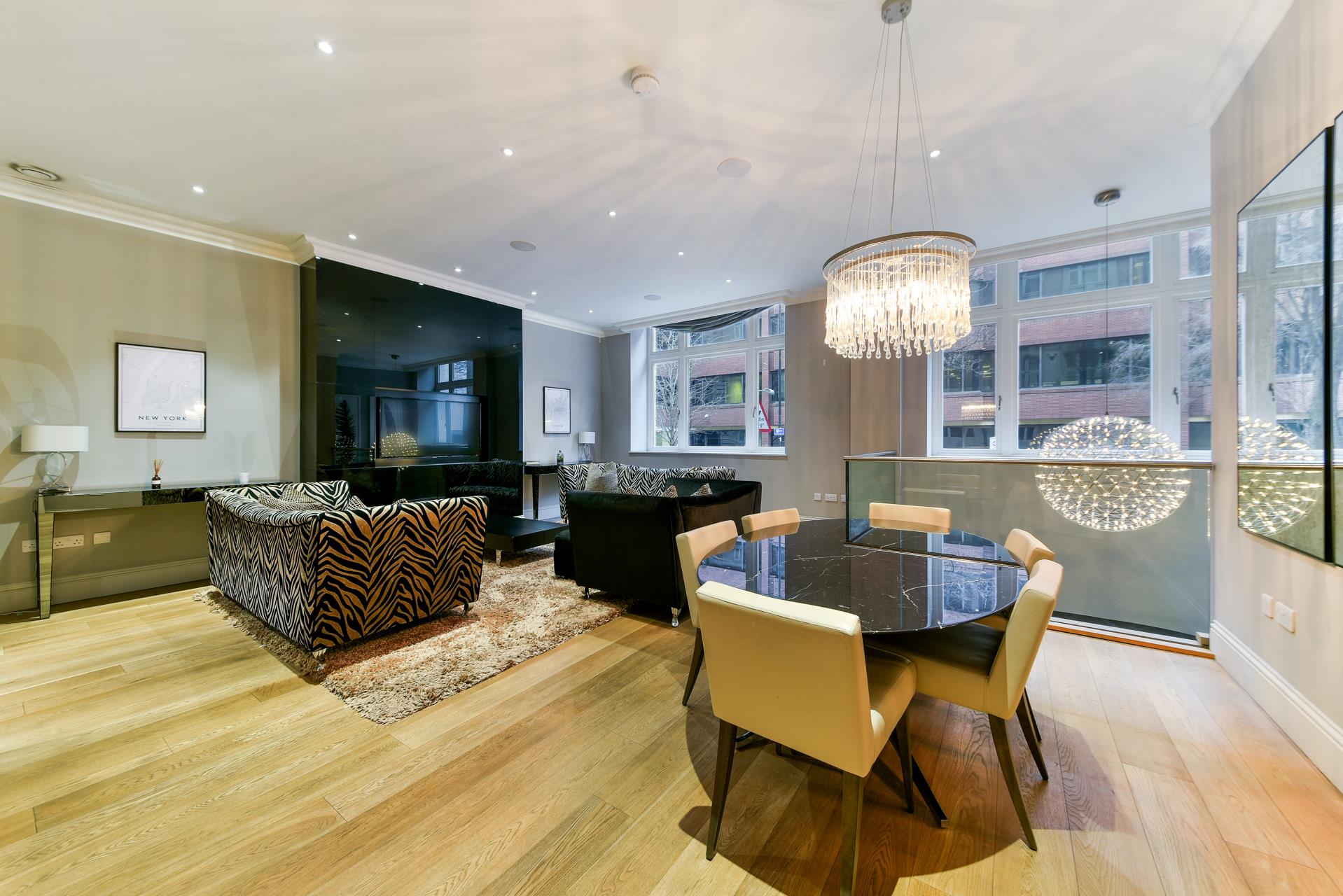 Flat Bridle Mews in Greater London