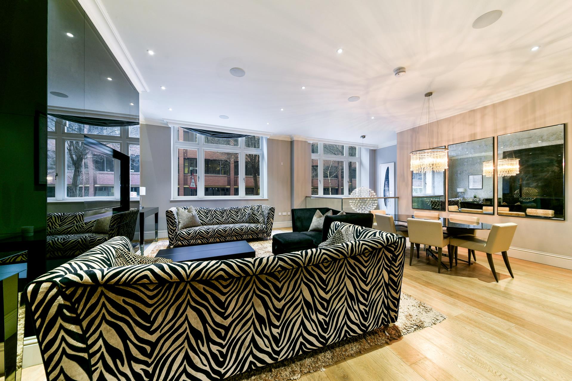 Flat Bridle Mews in Greater London
