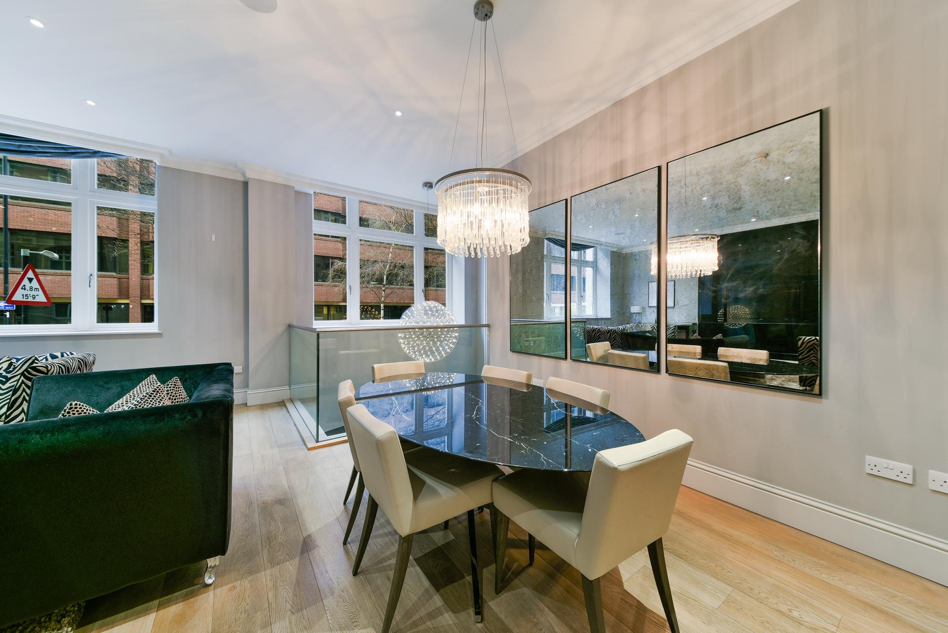 Flat Bridle Mews in Greater London