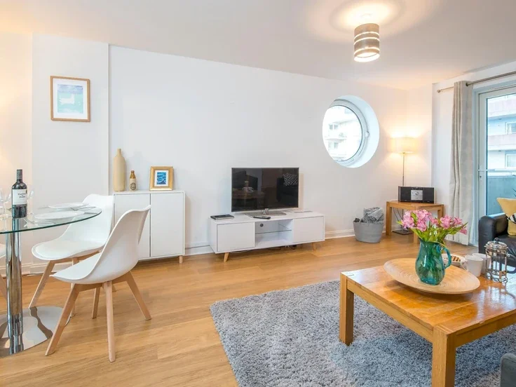Flat Overstone Court in Cardiff