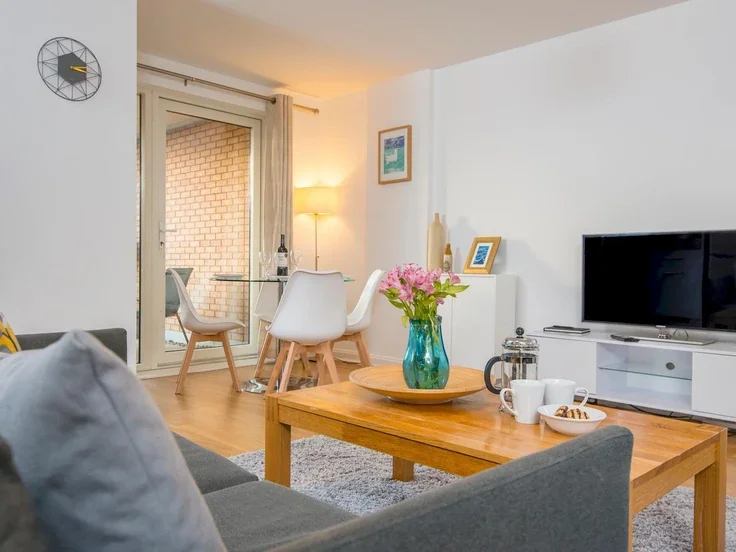 Flat Overstone Court in Cardiff
