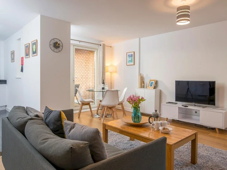 Flat Overstone Court in Cardiff