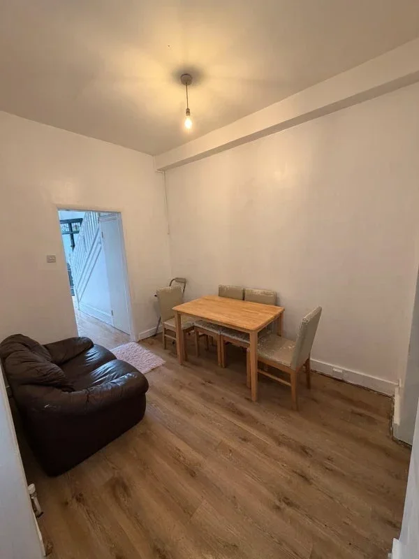 Room Verdant Lane in Greater London