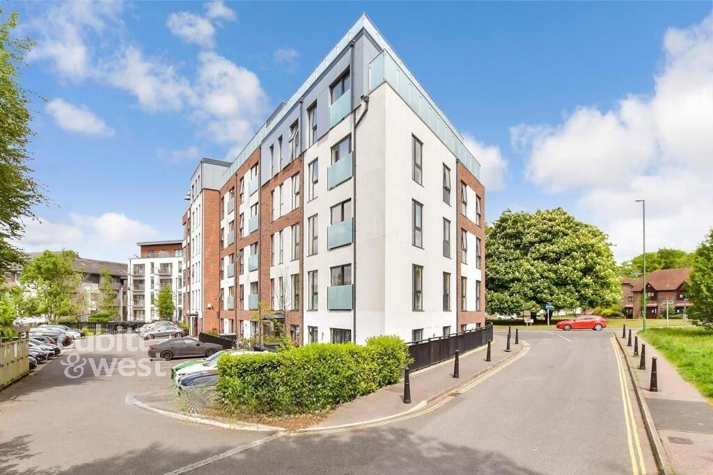 Flat Station Road in Tunbridge Wells