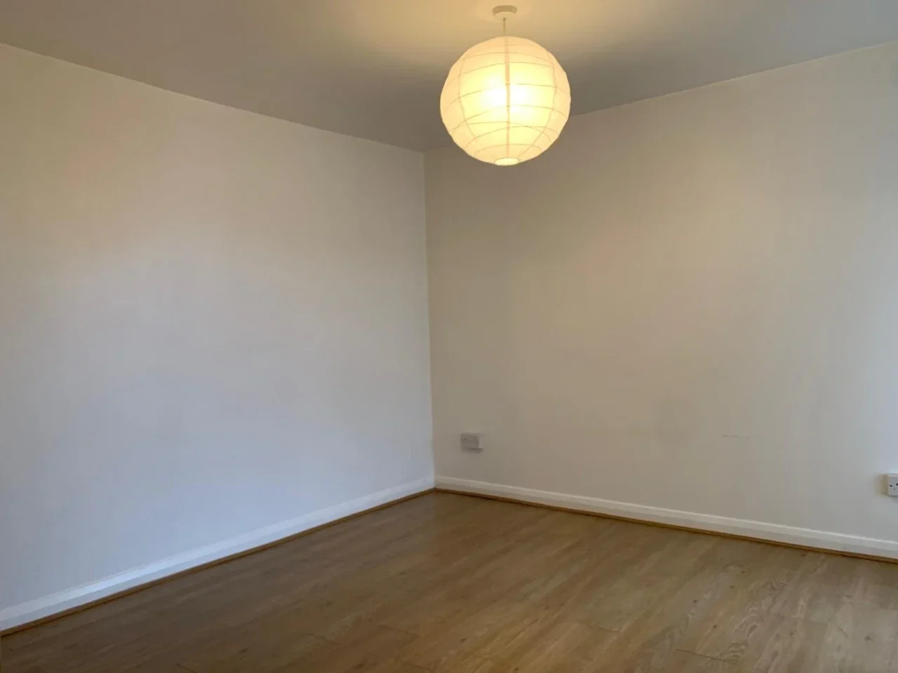 Flat Staines Road in Greater London