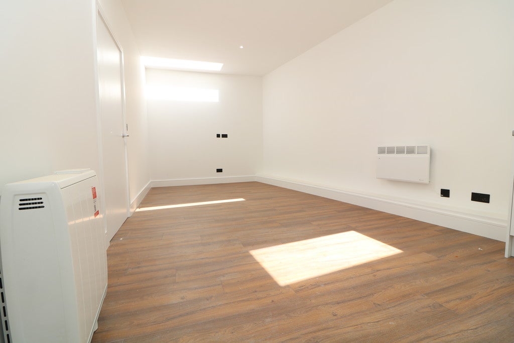 Flat Farnborough Passage in Mole Valley